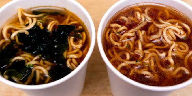 スープに麺を投入！