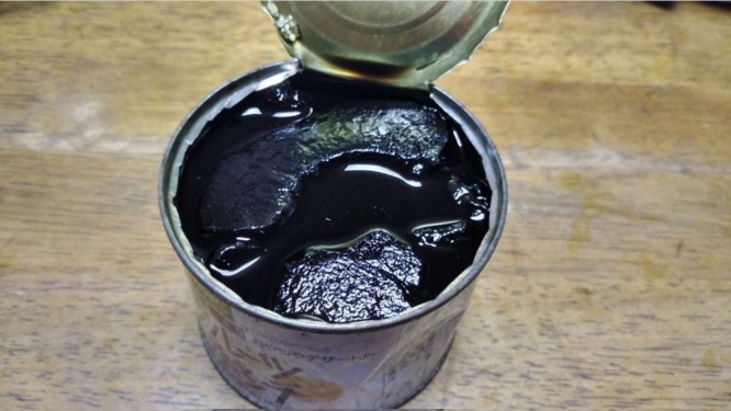 果物の缶詰に見えない......