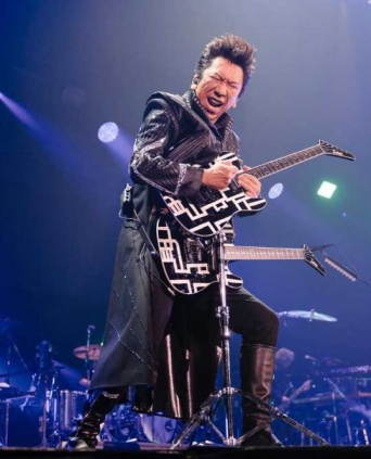 Instagram:布袋寅泰(@hotei_official)より