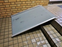 お金が、クレジットカードが...財布の中身が飛び散って絶望　すると3人が近づいてきて（兵庫県・50代女性）