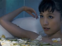 前田敦子が奔放な女性に扮する新曲MVがセクシーすぎて目が離せない！
