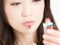 流行の“おフェロ”メイク、男性ウケは？　●割以上の男性が「好き」