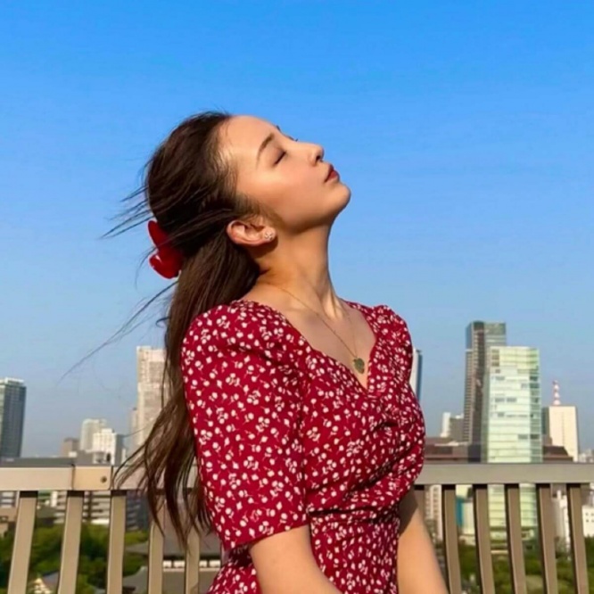 インスタグラム：板野友美(@tomo.i_0703)より