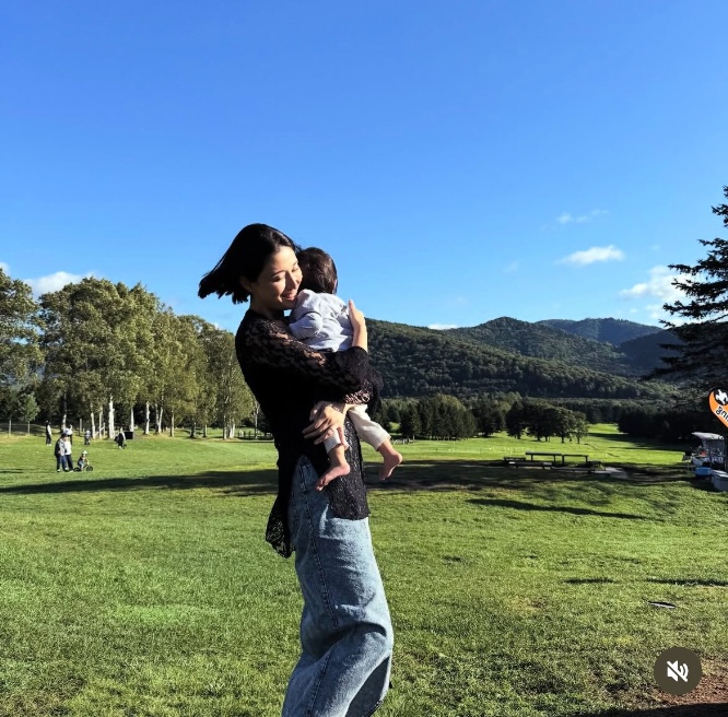 Instagram:橋本マナミ(@manami84808)より