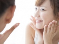 魔法みたい！　美容研究家が教える「小顔に見せるメイク術」