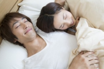 どうしよう……生理中、彼とのお泊まりデートをするときの悩みと対処法