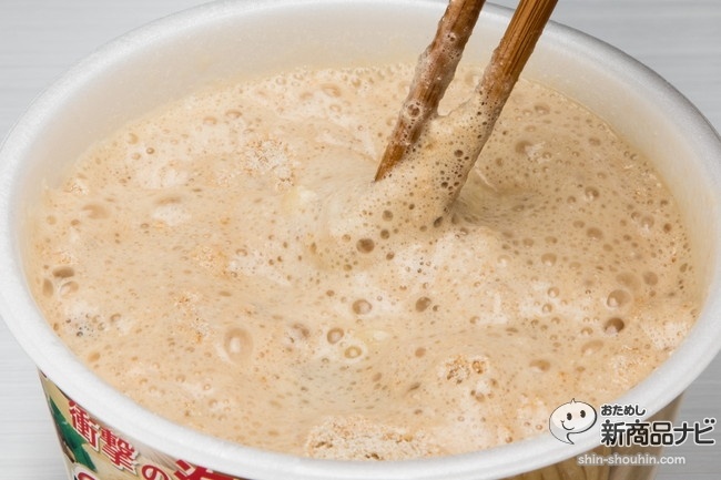 泡立つスーパーカップ豚骨醤油CR5_2608