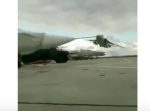 びっくり注意！　超低空飛行を披露した戦闘機の迫力がすごすぎ…！