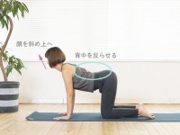 在宅ワークの疲れに。椅子に座ってできるヨガのポーズ