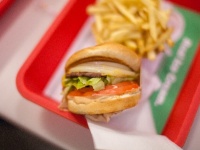 ​マクドナルドが撤退した跡地を、ファーストキッチンやバーガーキングが取り合い！争奪戦