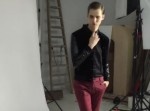 ２９秒で２５通り！　ファッションモデルのポージングがキマる