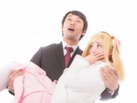 「おんぶ」VS「抱っこ」！　女性が彼にされたいのはどっち？　約6割の回答は……