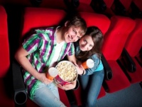 意外とアリ!?　女子はデートでアニメ映画を観に行くのはアリ？⇒〇〇％がアリ！