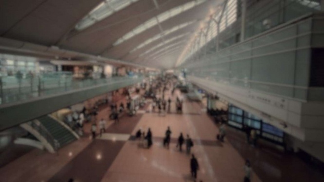 空港での出会いに感謝(画像はphotoAC)