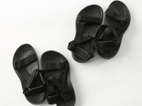 「スポーツサンダル（無地）」（画像は公式ツイッターより）