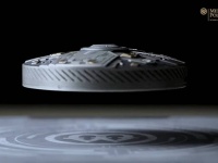 ポーランド造幣局、世界初の宙に浮く法定通貨を発行