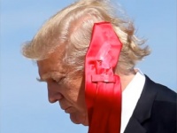 トランプ大統領、ネクタイ裏の小細工を「再び」激写され話題に