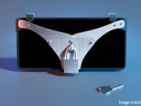 スマホ用貞操帯で成人向けコンテンツのポルノ依存症を防ぐ試み
