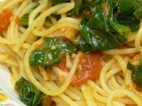画像はちぢみほうれん草のパスタ（giovanniscanavinoさん撮影、Flickrより）
