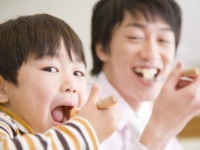 俺っていいパパしてる！　男性がケチケチせずにお金を使っているもの「子どもの費用」ほか
