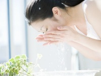 保湿しないとすぐアウト!?　自分が「敏感肌」だと感じる瞬間4つ