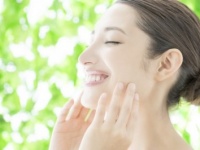 皮膚科医が教える！　ほうれい線の予防方法