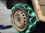 車のタイヤのゴム部分の代わりに吸盤をくっつけたら、ちゃんと走れるのか？