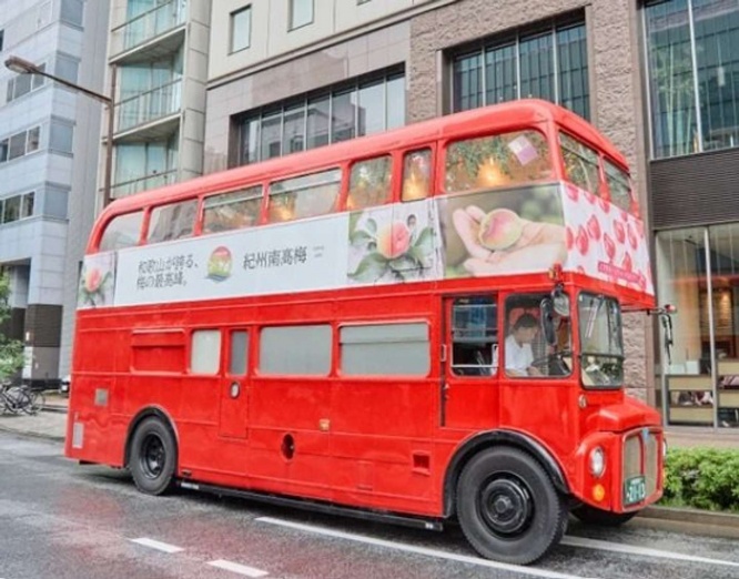 あのロンドンバスが日本で、そして南高梅！？（画像はアップスターのプレスリリースより、以下同）