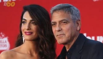 子供を連れて飛行機に乗ったジョージ・クルーニー夫妻のセレブな対応とは？