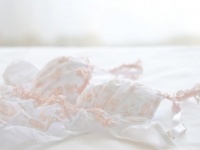 女性の下着姿でつい目がいってしまう身体の部位・6選