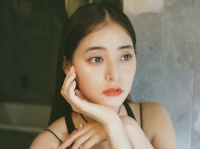 女優・新木優子がオフショット公開！ 魅惑的な姿に「美の最上級です」「美術館に飾りたいくらい綺麗」の声