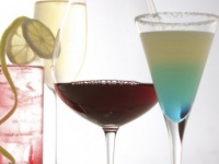今晩飲みたい！　女性が好きなお酒の種類って？