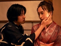艶めかしく怪しい。落語をアレンジしたドラマ『にんげんこわい』放送