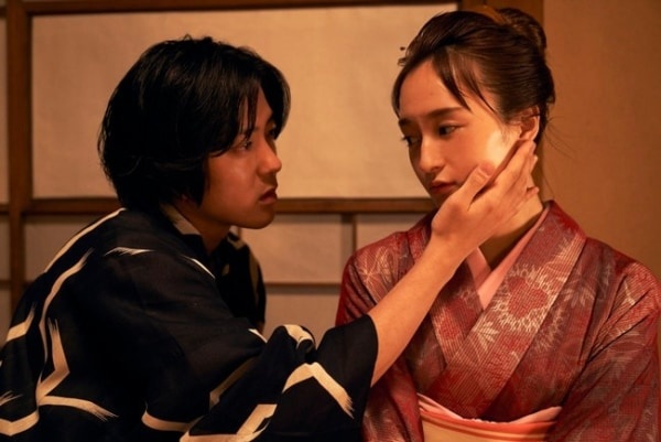 艶めかしく怪しい。落語をアレンジしたドラマ『にんげんこわい』放送