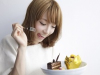 モリモリぱくぱく！　付き合うなら「食べられれば何でもOK」or「食にうるさいグルメな女性」？