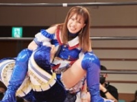 サソリ固めを決めた荒井優希だったが…