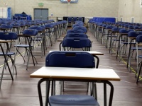 天井の高い試験会場は筆記試験の得点の低下につながるという調査結果