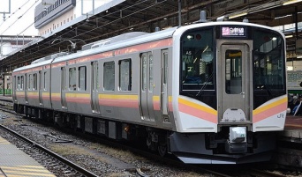 JR東日本白新線E129系（Toshinori babaさん撮影、Wikimedia Commons