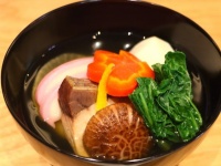 絢爛豪華とはこのこと　正しく「お正月」らしい福岡・博多雑煮でテンションMAX