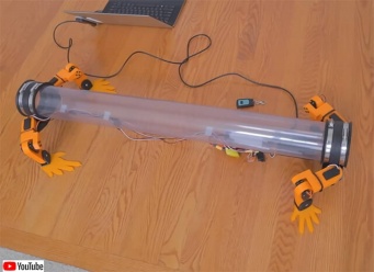ヘビに足で歩かせてあげたい。四足歩行ができるロボット外骨格を作ってみた（ヘビ出演中）