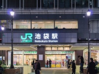 池袋駅は多くの路線が乗り入れる（wongwtさん撮影、Flickrより）