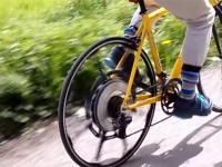 バッテリー不要。乗る人の体重をアシスト機能に変換する世界初の自転車が登場