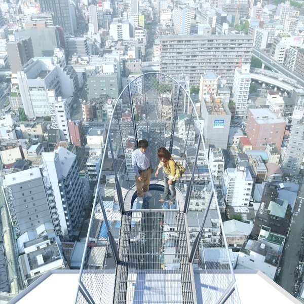 腰が引けちゃう...（画像は通天閣オフィシャルウェブサイトより）
