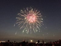 夏のイベントが秋開催に？（画像は2015年の多摩川花火大会, keyakiさん撮影, Flickrより）
