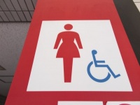 えっ、マジで!?　女子が休憩時間にトイレでこっそりしていること6つ