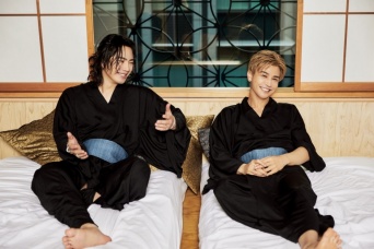 別冊付録「ヌメロ・トウキョウ オム  三代目 J SOUL BROTHERS 岩田剛典 & ØMI」より⒞扶桑社