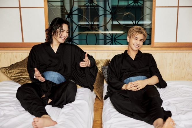 別冊付録「ヌメロ・トウキョウ オム  三代目 J SOUL BROTHERS 岩田剛典 & ØMI」より⒞扶桑社