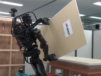よっこいしょ！もいっしょかな？人間と同じように力仕事をこなす人型作業ロボット「HRP-5P」が開発される（日本研究）