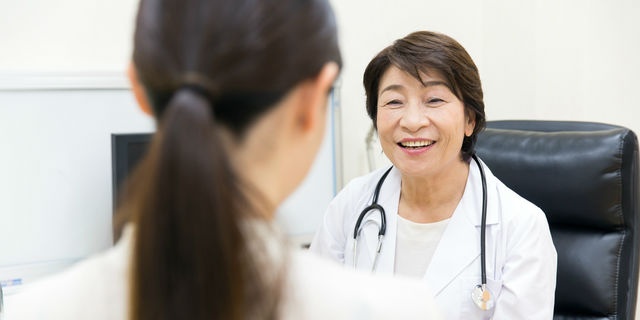 皮膚科の医師に相談