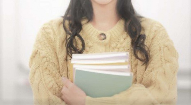 道に落ちた教科書を拾ってくれて...（画像はイメージ）